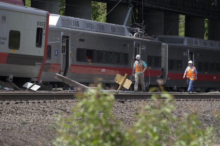 Trens viajavam em dire&ccedil;&otilde;es opostas quando colidiram em Connecticut