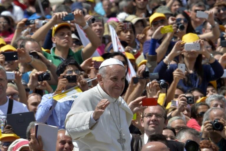Quase 200 mil pessoas acompanham a missa de Pentecostes no Vaticano