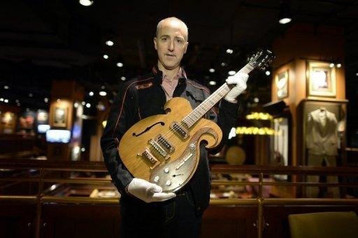 Guitarra dos Beatles &eacute; vendida por US$ 408 mil em leil&atilde;o