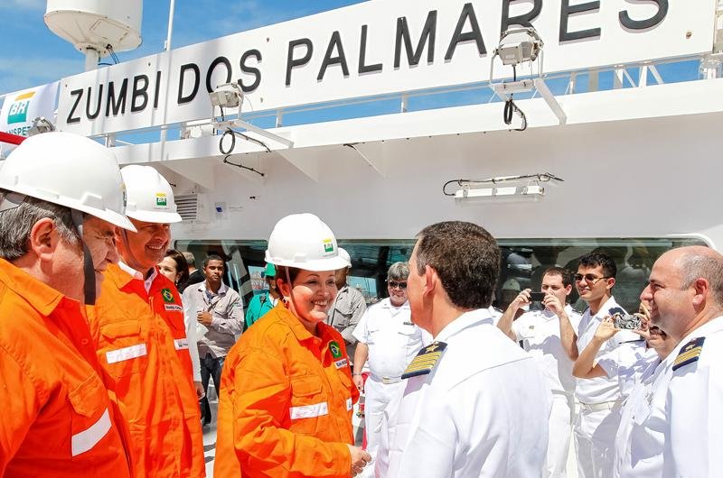 Dilma participou de cerim&ocirc;nia de entrega do navio Zumbi dos Palmares &agrave; Petrobras 