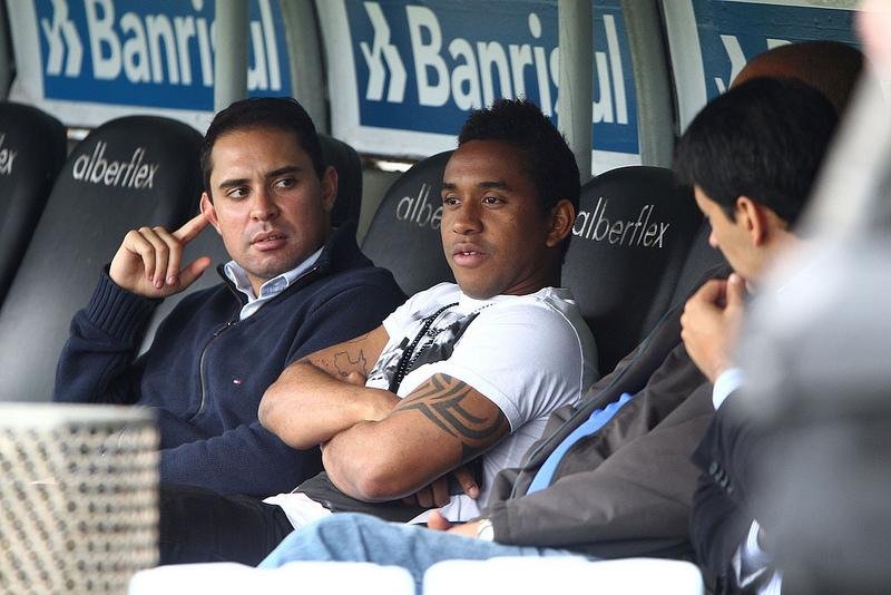 Ex-jogador do Gr&ecirc;mio Anderson assistiu ao trabalho f&iacute;sico 