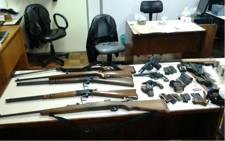 Armas e muni&ccedil;&atilde;o foram apreendidas no gabinete do tenente-coronel, na Capital