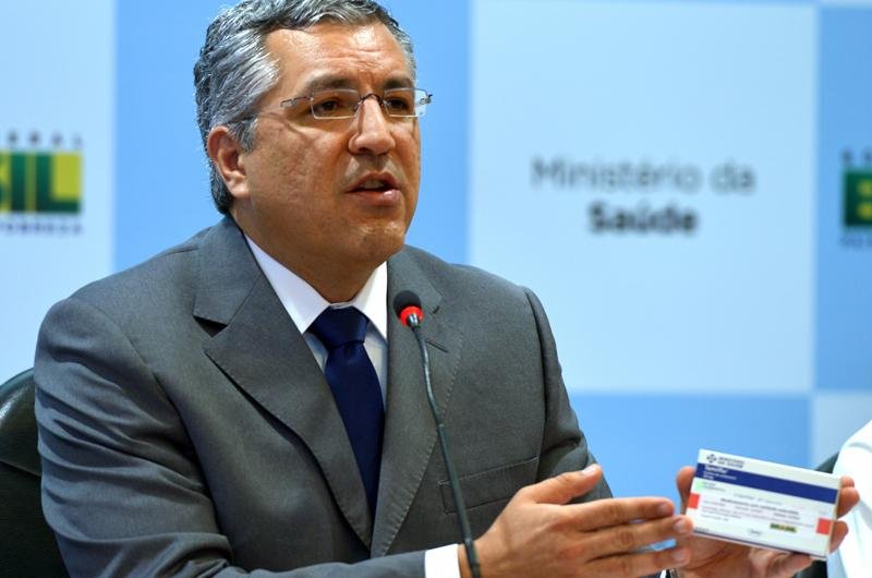 O ministro da Sa&uacute;de, Alexandre Padilha, apresenta balan&ccedil;o da Campanha Nacional de Vacina&ccedil;&atilde;o contra a Gripe