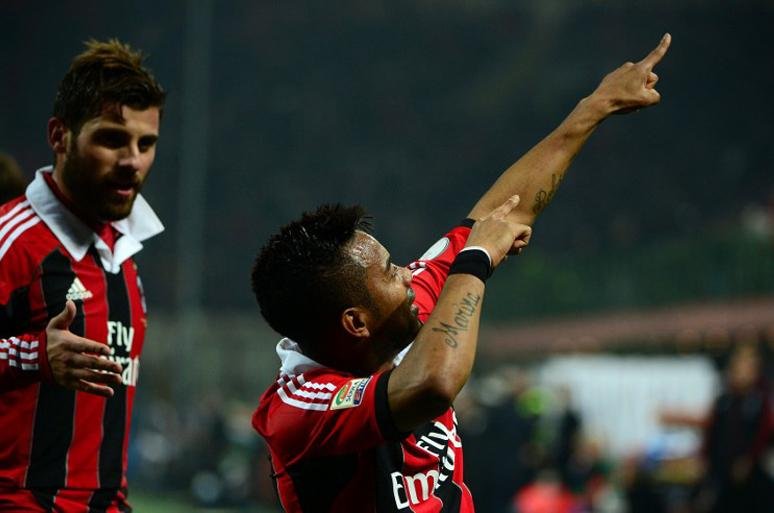 Por conta do alto sal&aacute;rio, Inter v&ecirc; Robinho distante