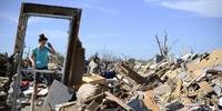 Rastro de destruição foi deixado pelo tornado em Oklahoma