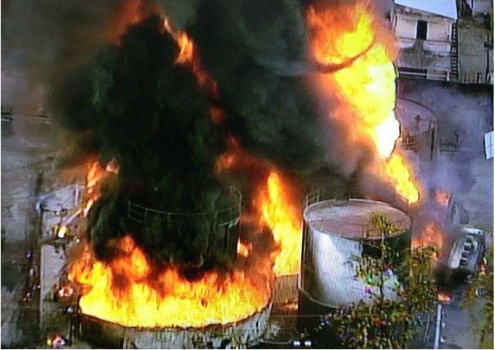 Inc&ecirc;ndio destr&oacute;i dep&oacute;sito de combust&iacute;veis no Rio