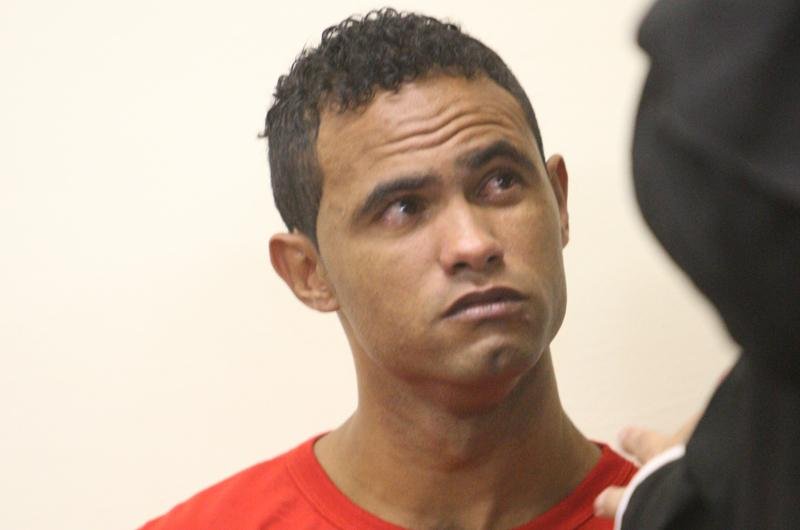 Jogador machucou a cabe&ccedil;a e precisou ser atendido por m&eacute;dicos