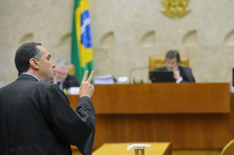 Lu&iacute;s Roberto Barroso foi escolhido por Dilma