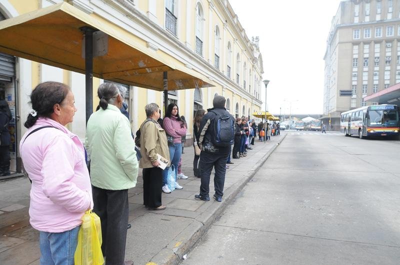A estimativa &eacute; que cerca de 150 mil usu&aacute;rios do transporte coletivo tenham sido prejudicados com a manifesta&ccedil;&atilde;o