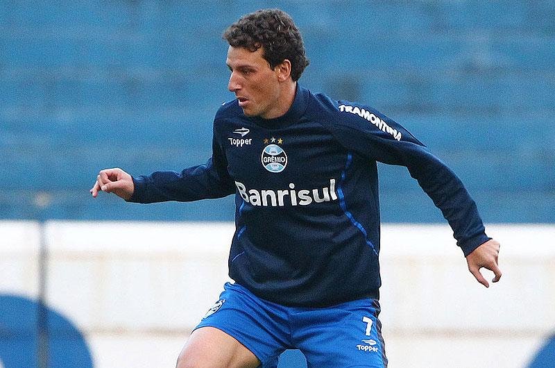 "Posso aguentar um jogo inteiro", garante Elano