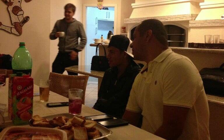 Neymar Jr. e Neymar Pai durante reuni&atilde;o em S&atilde;o Paulo