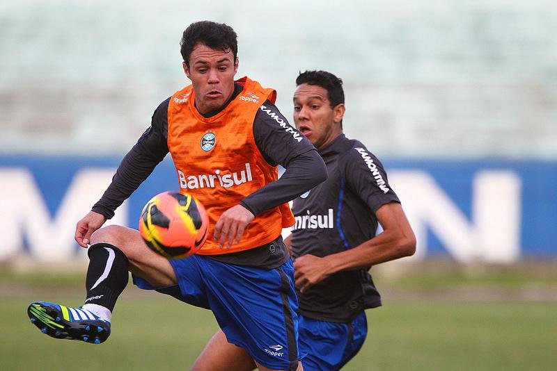 Antes de sair, Kleber poder&aacute; assumir titularidade no Gr&ecirc;mio 
