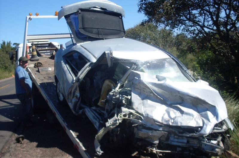 Dois carros bateram de frente na RS 287, em Santa Maria, resultando em 3 v&iacute;timas