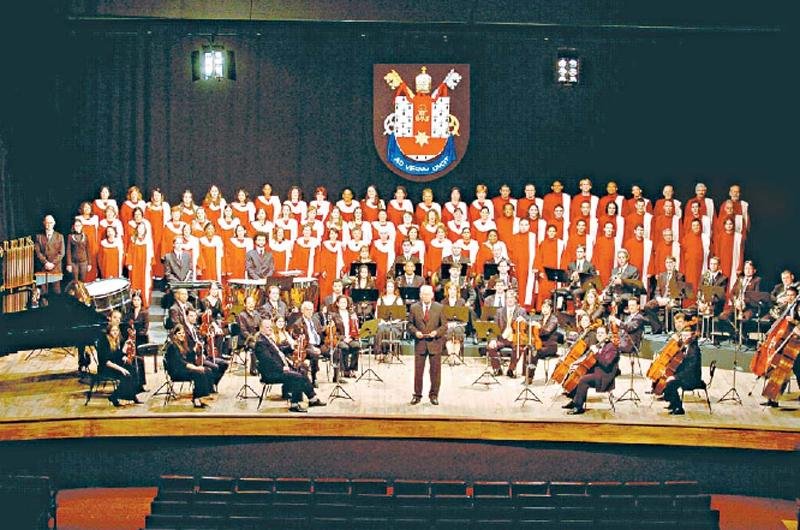 O Coral e a Orquestra Filarm&ocirc;nica da PUCRS se apresentam neste s&aacute;bado, no Teatro do Bourbon Country