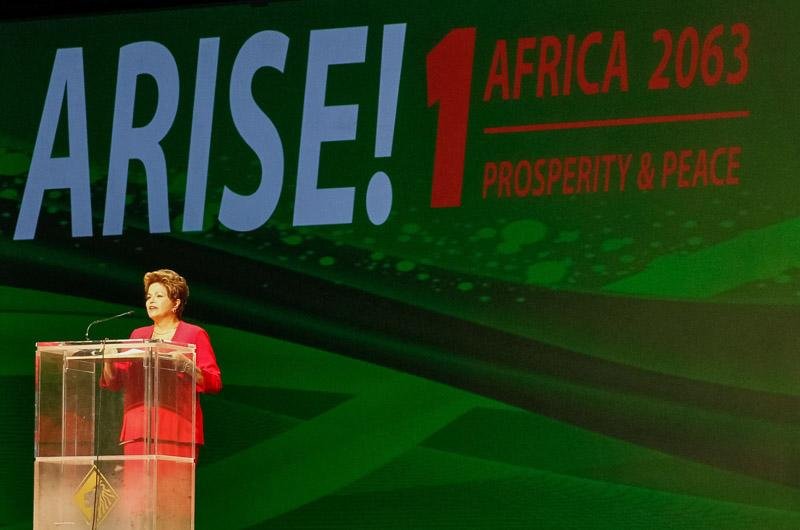 Dilma admite falhas no Bolsa Fam&iacute;lia