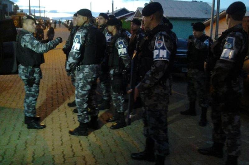Policiais Militares flagraram pelo menos quatro crimonosos deixando o estabelecimento