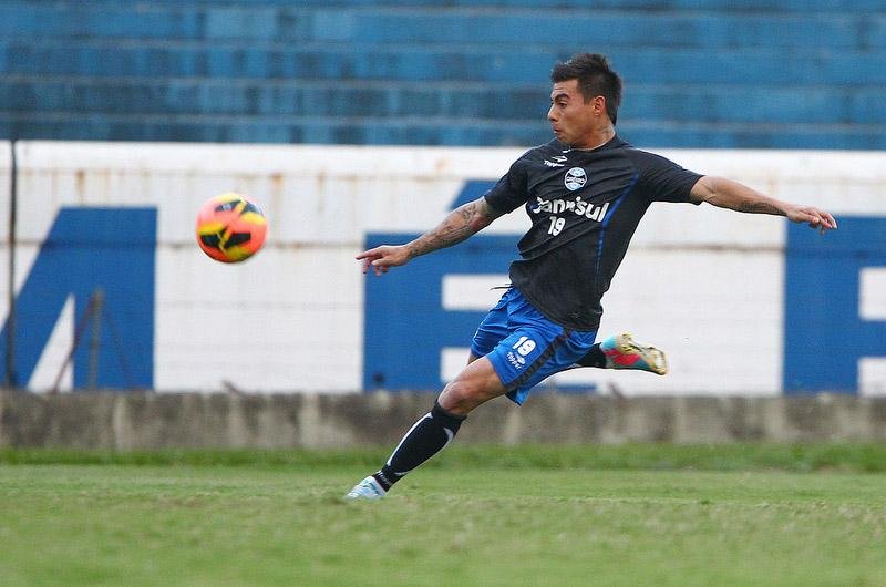 Gr&ecirc;mio aguarda decis&atilde;o de Rafa Benitez sobre Vargas