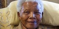 Ex-presidente da África do Sul deu sua autorização para o filme e assistiu a agulmas cenas