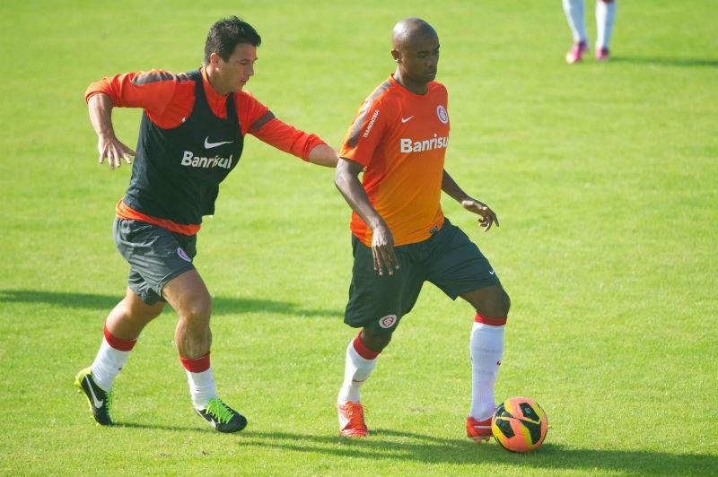 &Iacute;ndio e Kleber participaram de treinamento em campo reduzido