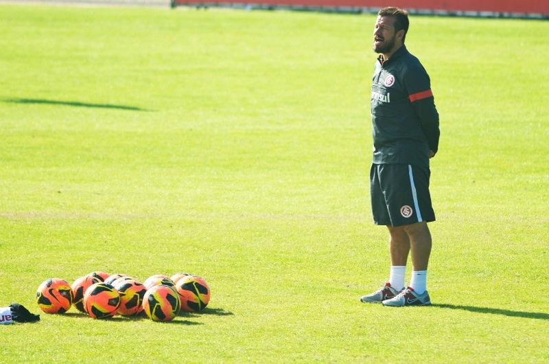 Dunga ironiza e diz que n&atilde;o sabe se ir&aacute; escalar Fabr&iacute;cio contra Crici&uacute;ma 