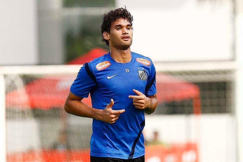 Ex-atacante do Gr&ecirc;mio foi apresentado como novo refor&ccedil;o do Peixe 