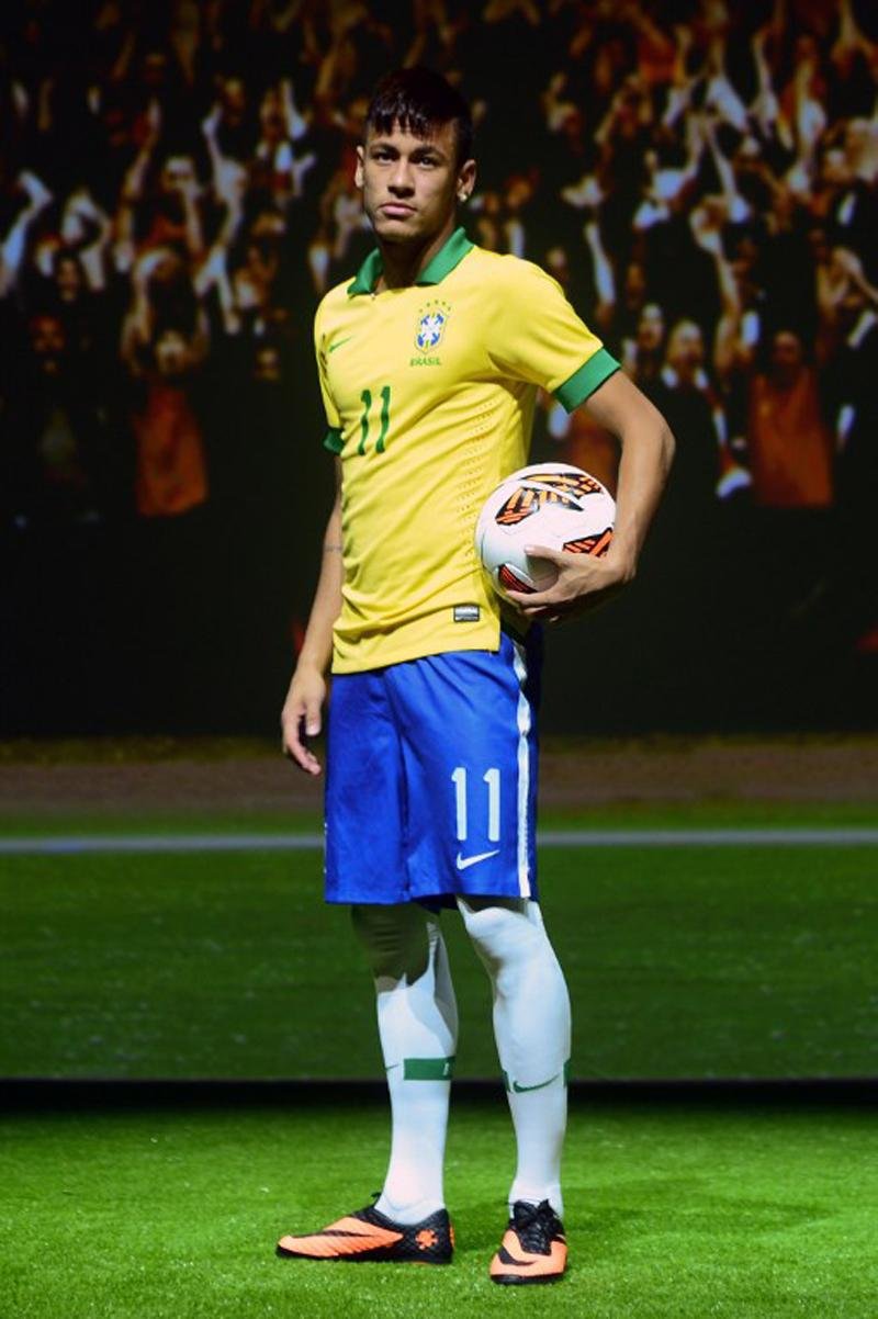 O novo uniforme preto n&atilde;o ser&aacute; usado em jogos, CBF permite apenas que a Sele&ccedil;&atilde;o jogue com as cores da bandeira brasileira
