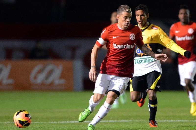 Inter faz grande primeiro tempo e vence o Crici&uacute;ma