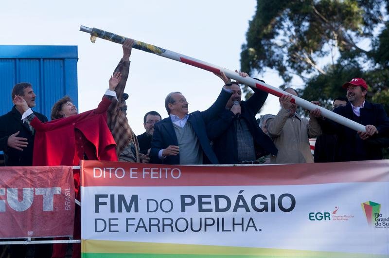 Governado Tarso Genro esteve presente no ato simb&oacute;lico de libera&ccedil;&atilde;o das cancelas