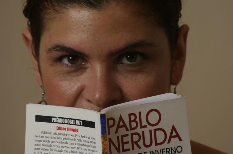 Karina da Cunha apresenta can&ccedil;&otilde;es de Chico Buarque e sonetos musicados de Pablo Neruda