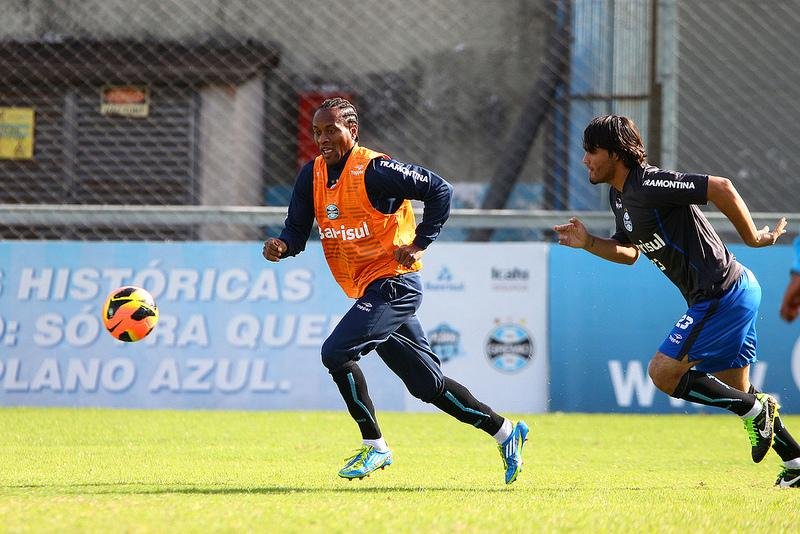 Segredo &eacute; marcar bem o Santos, orienta Z&eacute; Roberto