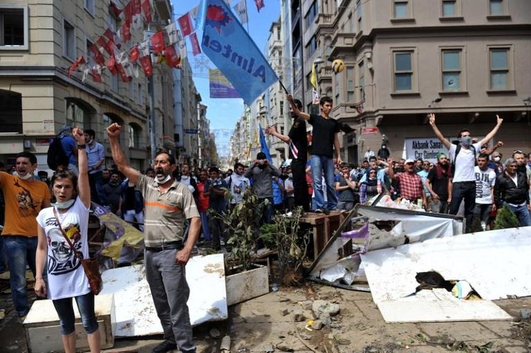 Manifesta&ccedil;&atilde;o contra projeto urban&iacute;stico em Istambul deixou dezenas de feridos 