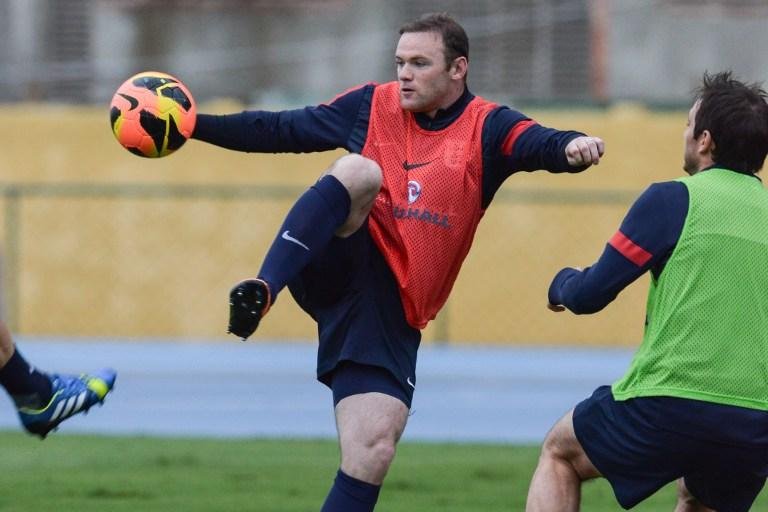 PSG quer oferecer cheque em branco a Rooney 