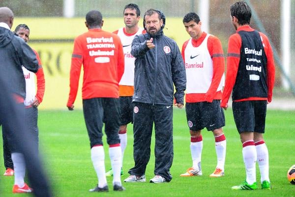 Equipe principal ficou na academia, onde realizou trabalho especial 