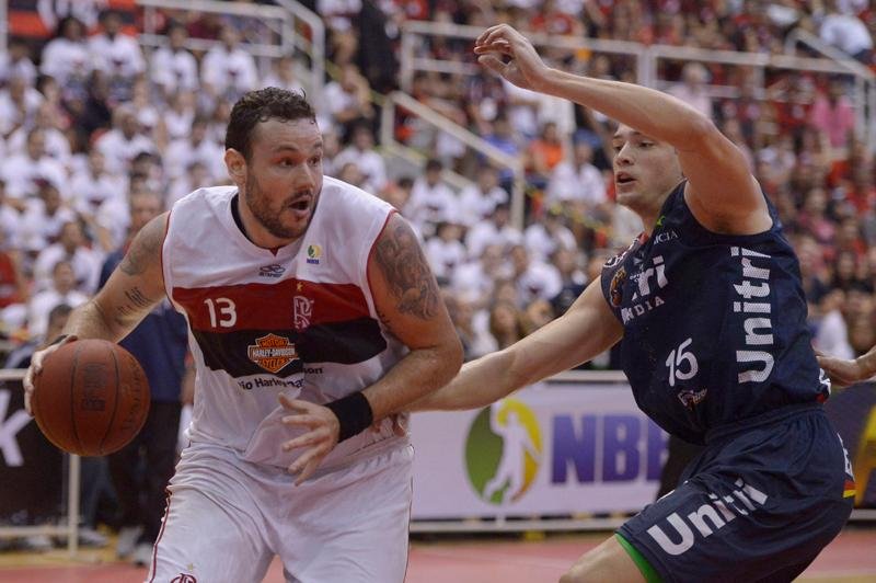 Flamengo vence Uberl&acirc;ndia e &eacute; bicampe&atilde;o do NBB 