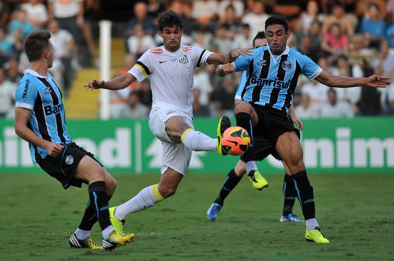 Gr&ecirc;mio empatou com Santos de Willian Jos&eacute; (C) por 1 a 1