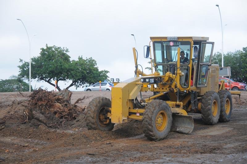 M&aacute;quinas retomaram os trabalhos na manh&atilde; desta segunda-feira
