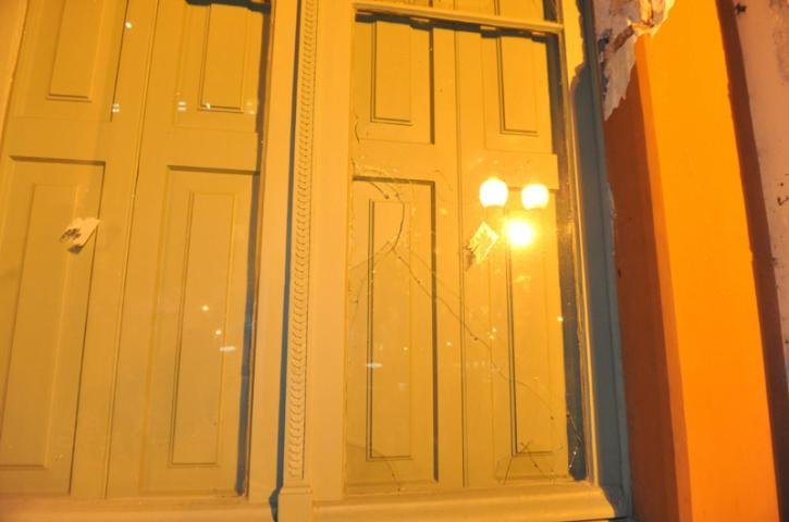 Vidros da Prefeitura de Porto Alegre foram quebrados
