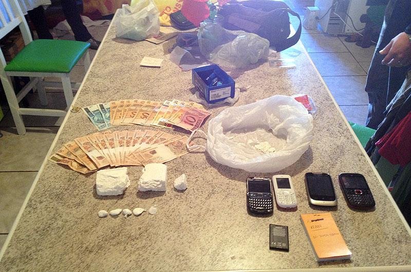 Pol&iacute;cia prende casal por tr&aacute;fico de drogas em gin&aacute;sio de Vacaria