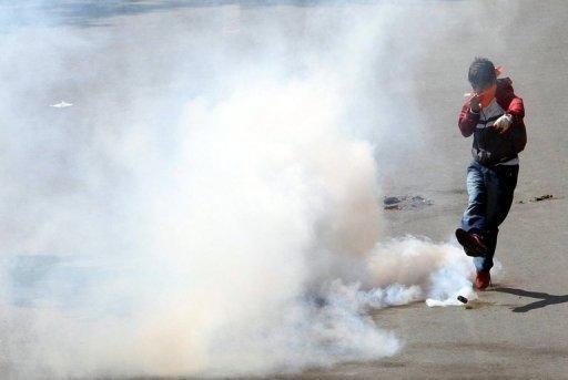 Pol&iacute;cia atirou bombas de g&aacute;s lacrimog&ecirc;nio contra manifestantes