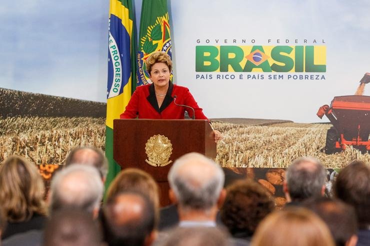 Dilma anunciou que cr&eacute;dito para agricultura empresarial na safra 2013/14 crescer&aacute; 18%