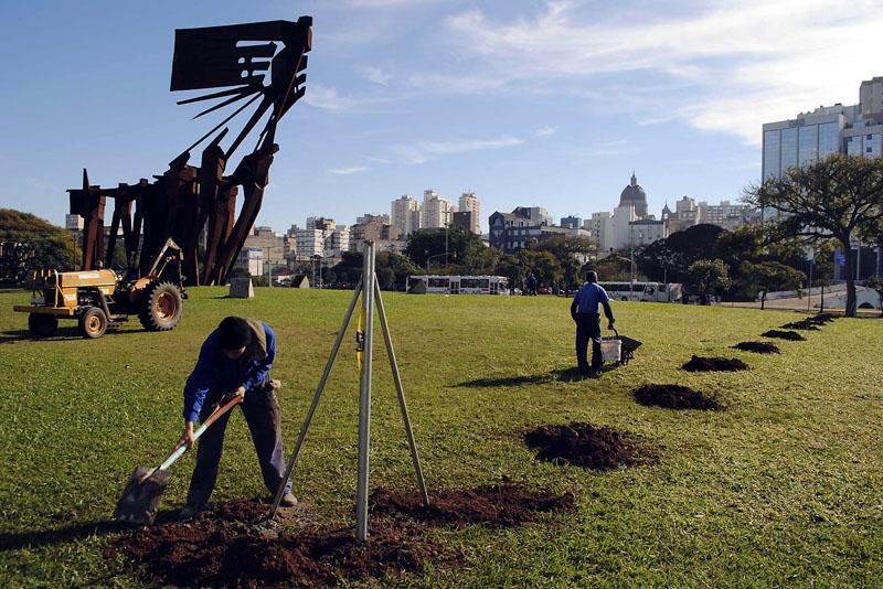 Algumas partes da obra apresentam corros&atilde;o e projeto de restauro est&aacute; em an&aacute;lise