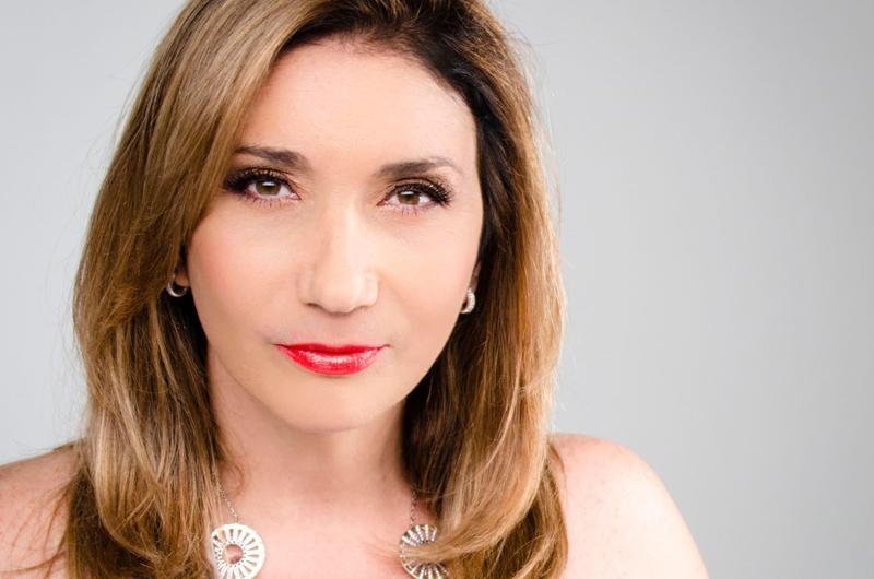 Show &ldquo;Tudo se Transformou&rdquo; traz cl&aacute;ssicos da carreira da cantora