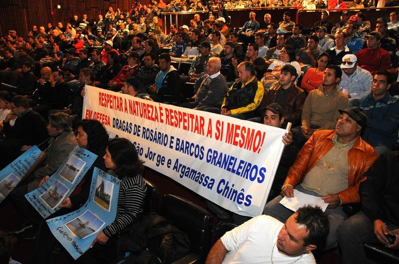 Manifestantes participaram de evento alusivo ao dia do meio ambiente