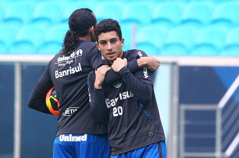 Alex Telles alertou para a bola parada do time baiano