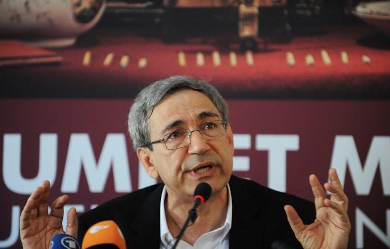 Orhan Pamuk homenageou manifestantes que percorrem as ruas de Istambul h&aacute; seis dias
