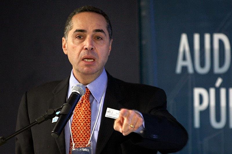 CCJ aceita indica&ccedil;&atilde;o de Lu&iacute;s Roberto Barroso ao STF