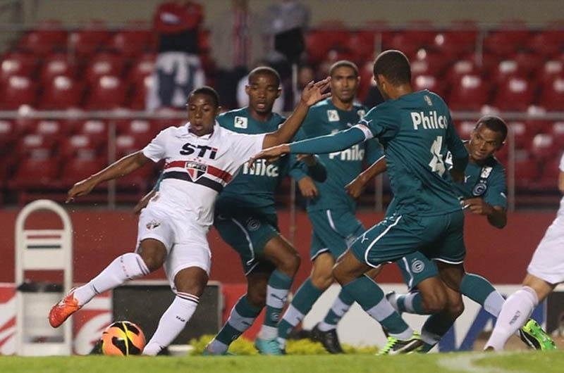 S&atilde;o Paulo &eacute; surpreendido pelo Goi&aacute;s e perde por 1 a 0