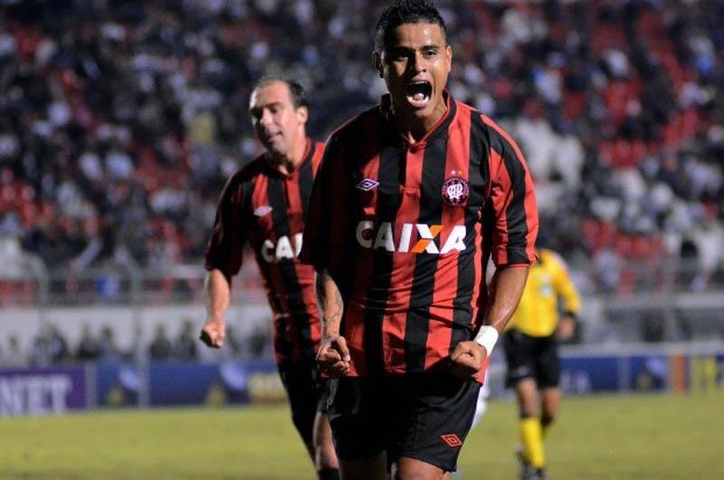 Jogo cheio de gols terminou em 4 a 3 para os visitantes no Mois&eacute;s Lucarelli