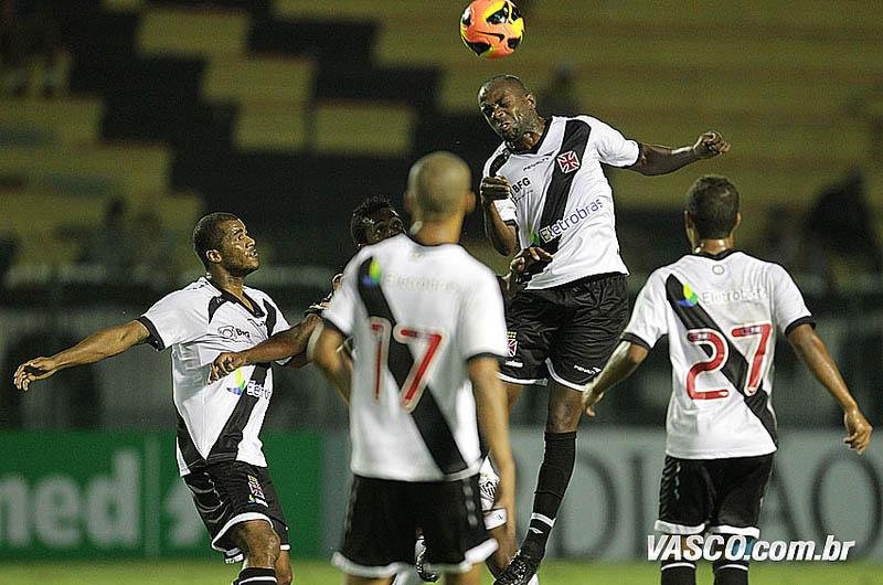 Vasco vence Atl&eacute;tico-MG por 2 a 0 com &ldquo;gol cruzeirense&rdquo;
