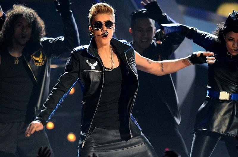 Popstar deve se transformar em astronauta da Virgin Galactic em 2014